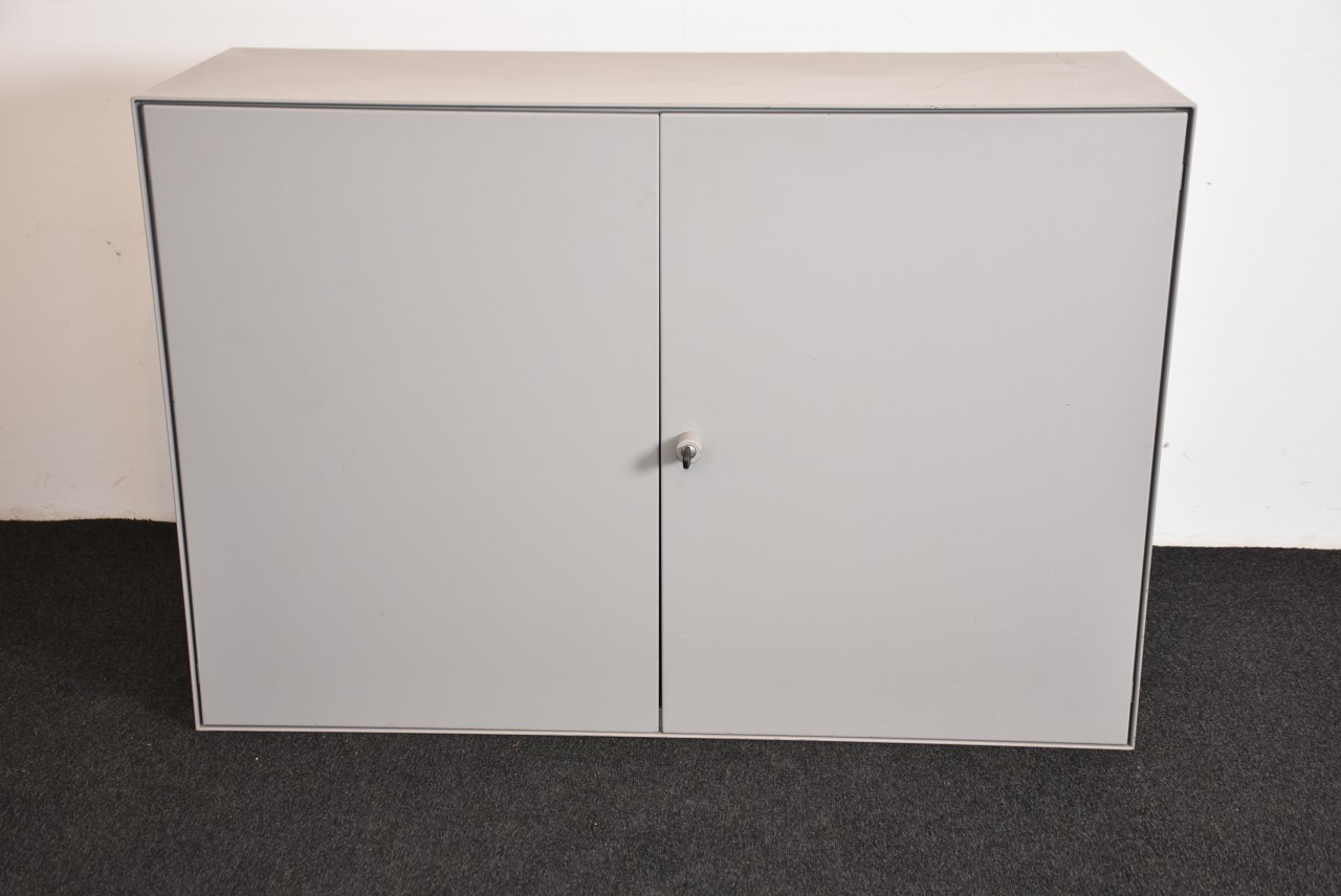 Sideboard 2 OH, grau, Korpus Metall, 120 cm breit, gebraucht