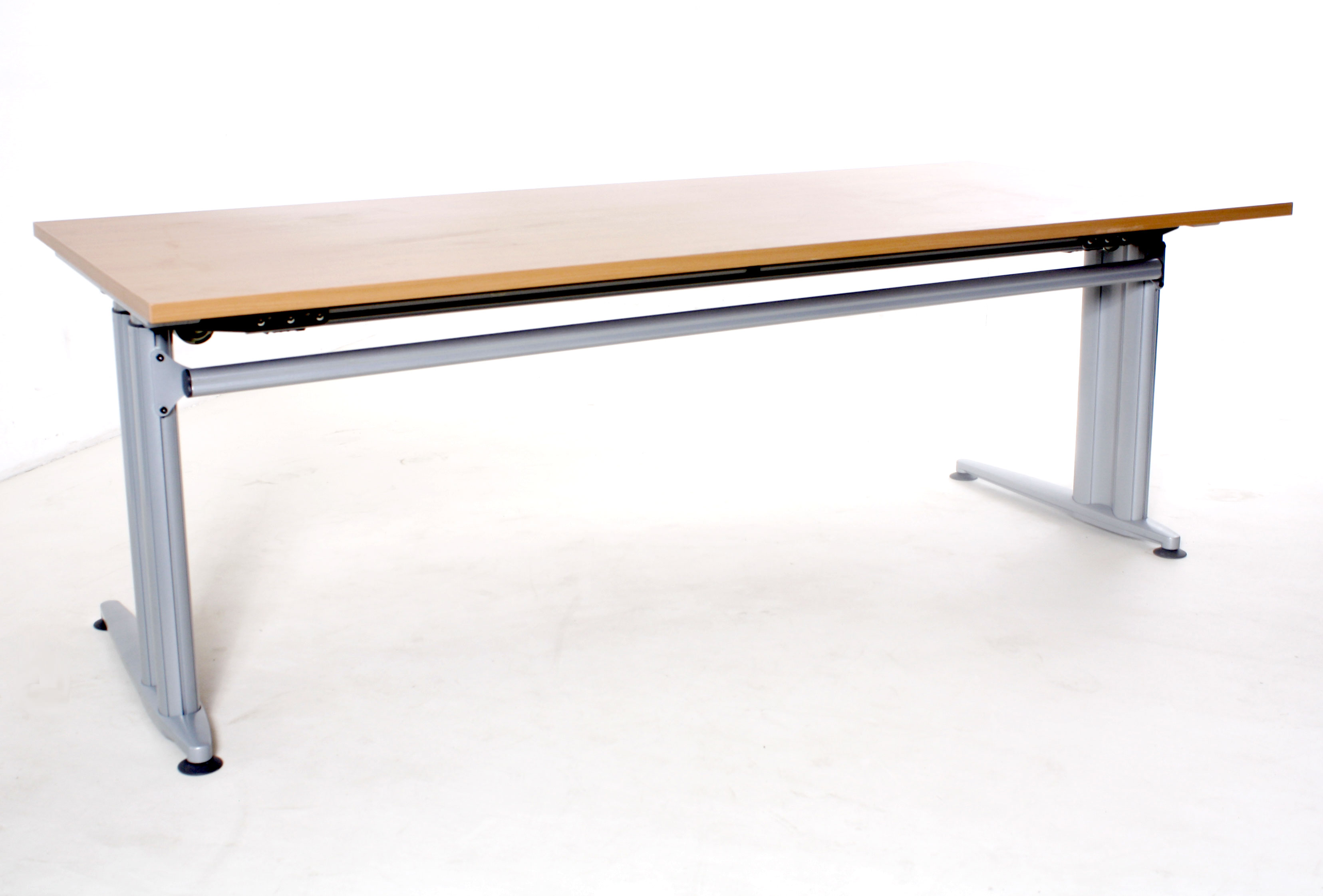 Schreibtisch "KINNARPS", elektrische Höhenverstellung, B 200 x H 70 x T 90 cm, gebrauchte Büromöbel-