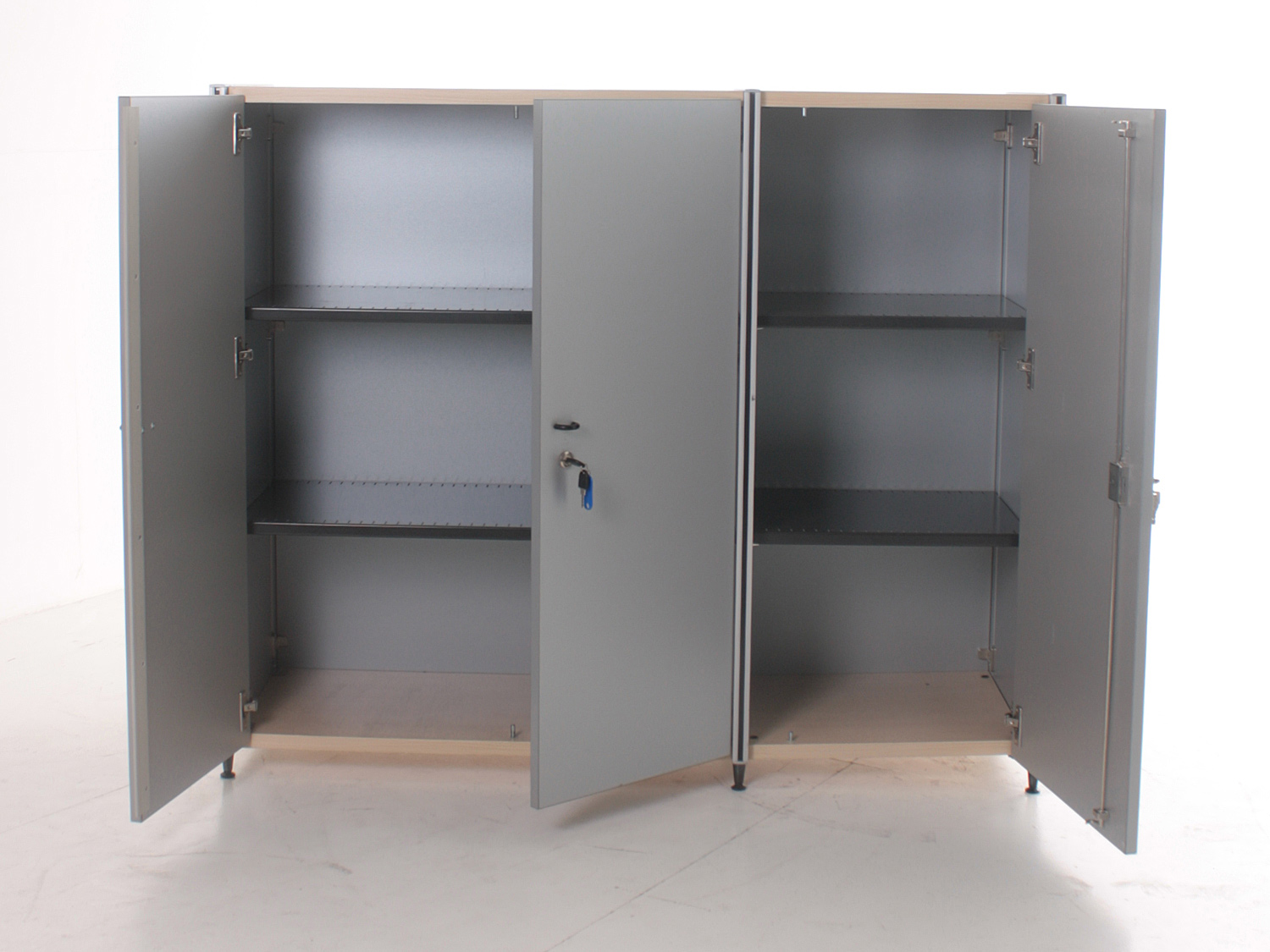 Sideboard 3OH, 113x133,5cm, Silber/ Ahorn, 3x Flügeltür, verschließbar, gebrauchte Büromöbel