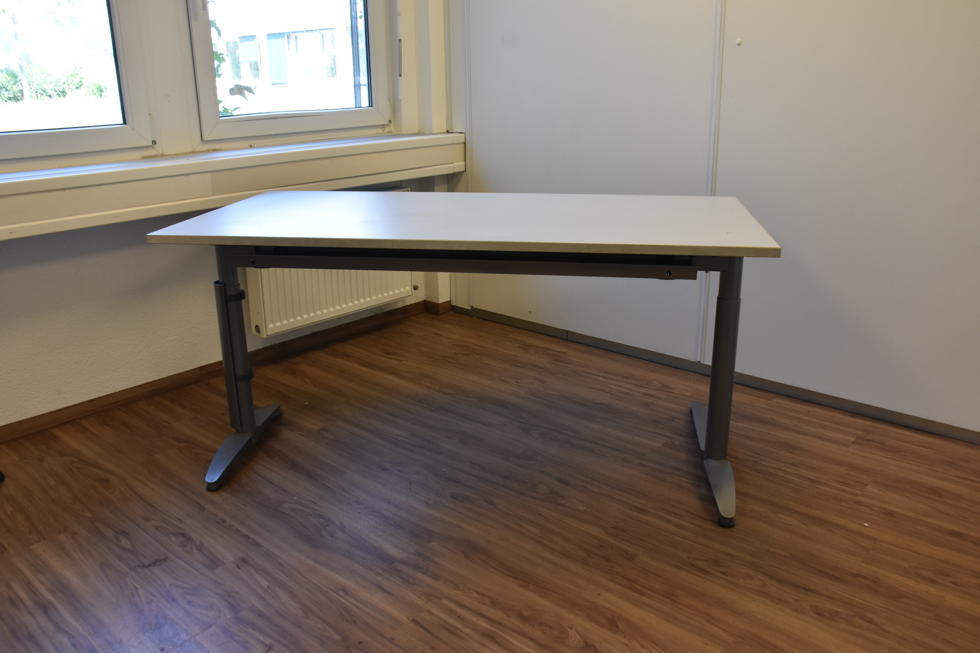 Schreibtisch, 160x80, grau Gestell grau, gebraucht 