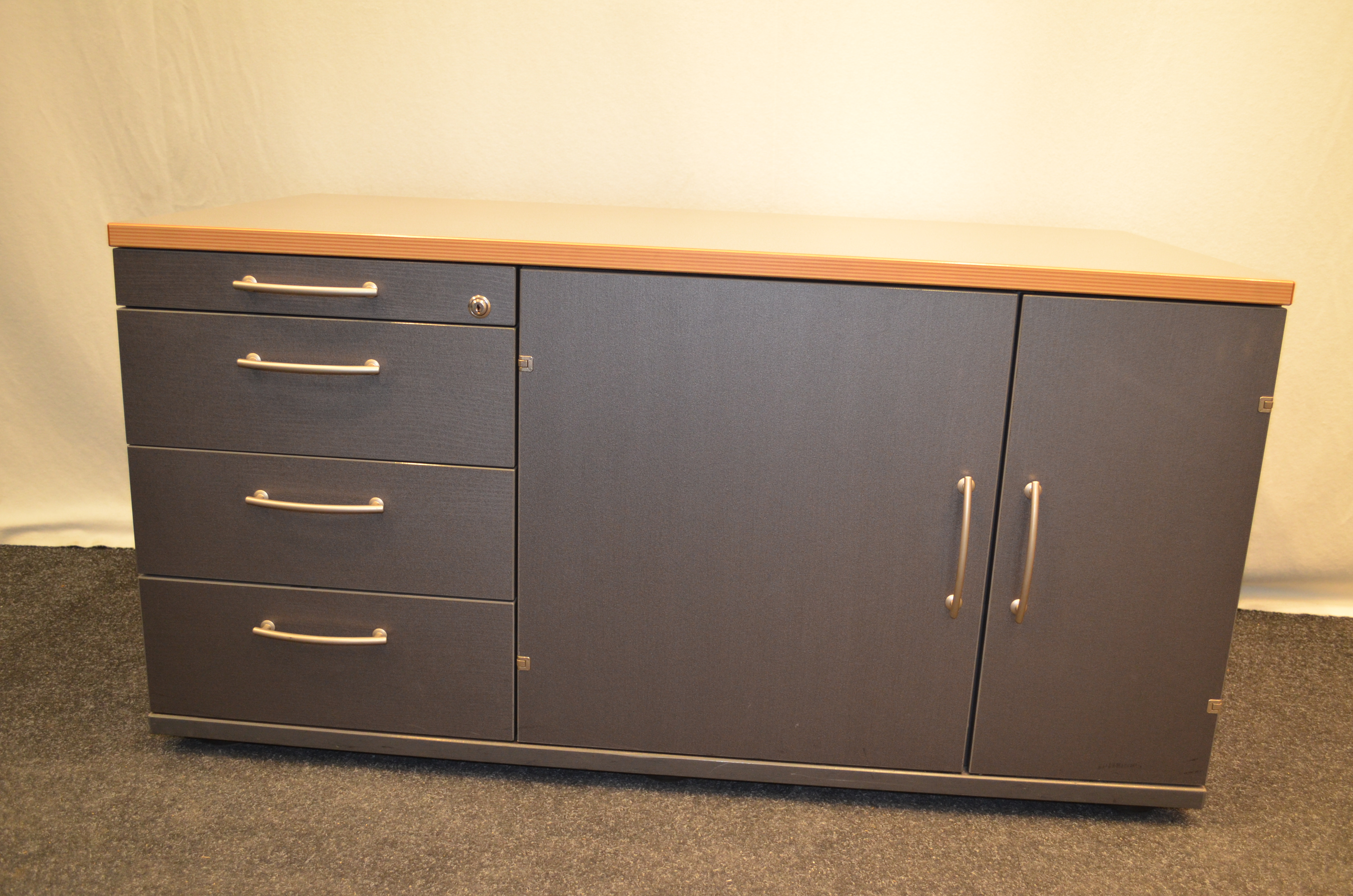 Sideboard, 61x120cm, Schwarz mit Bucheablageplatte, , 2x Schiebetür, gebrauchte Büromöbel