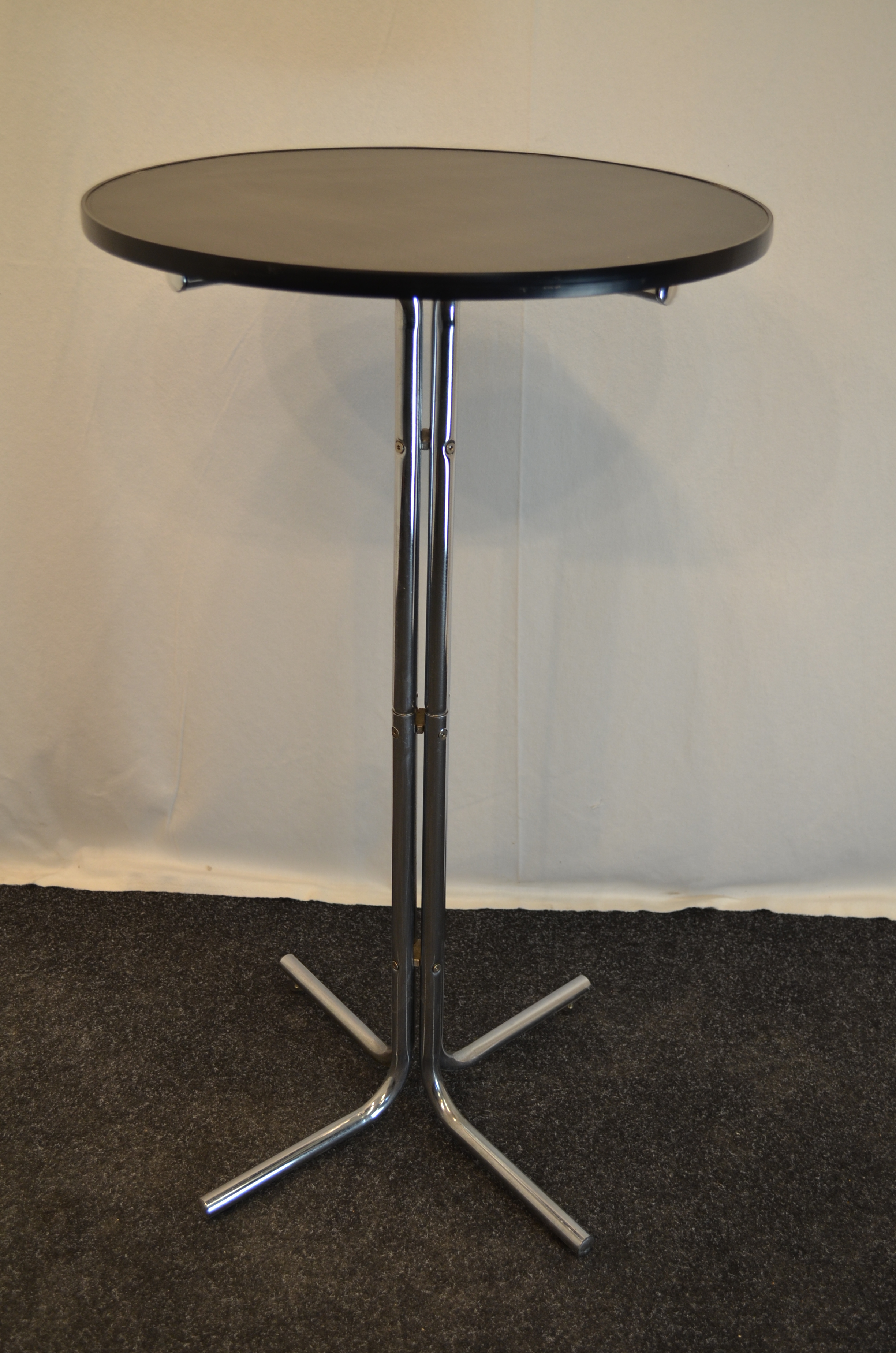 Stehtisch, schwarze Tischplatte, Ø60cm, 4-Stern-Chromfuß, gebrauchte Büromöbel
