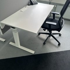 Palmberg Schreibtisch, elektrische Höhenverstellung, B 160 x H 70-122 x T 80 cm, gebraucht