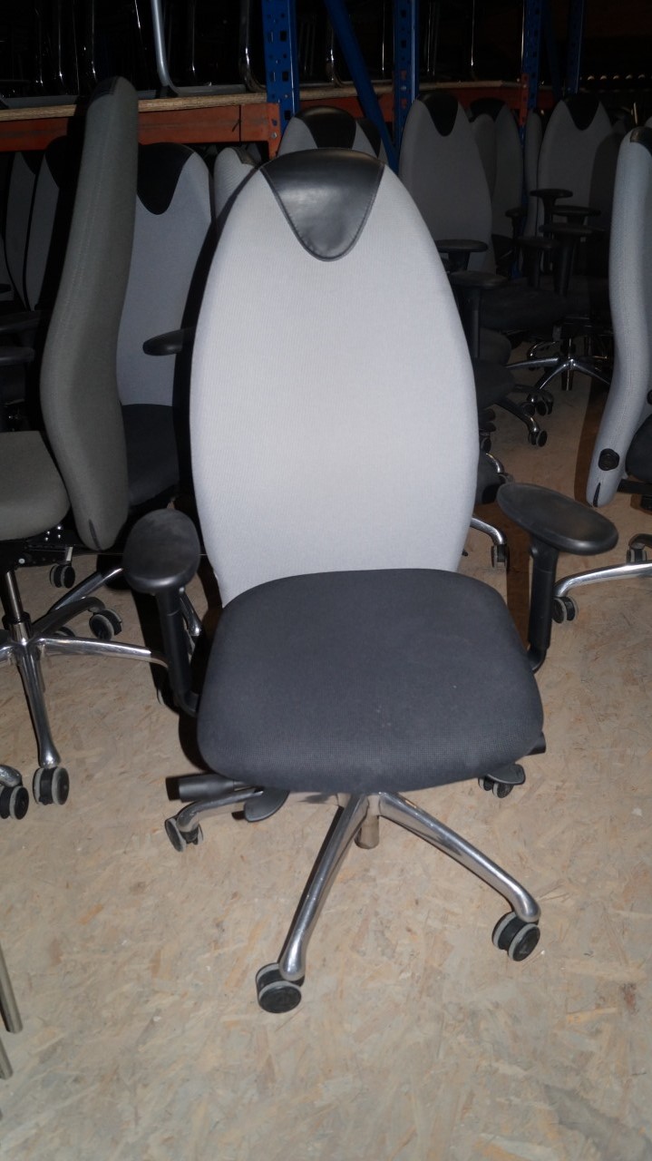 Löffler Drehstuhl, Stoffbezug grau Sitzfläche schwarz, gebraucht
